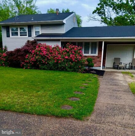 35 Mac Knight Dr, Pine Hill, NJ 08021