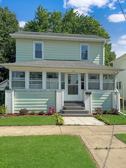 516 W Avon St, Freeport, IL 61032
