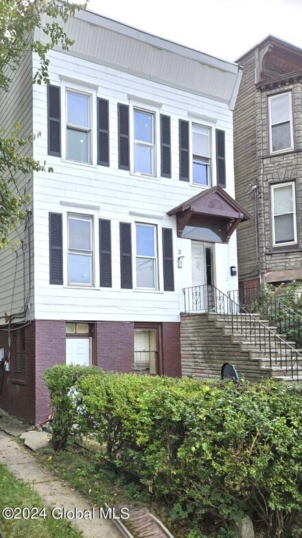 3 Winslow Ave, Troy, NY 12180