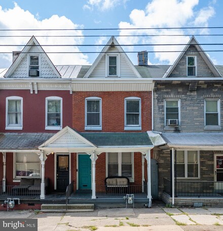 1556 Perkiomen Ave, Reading, PA 19602
