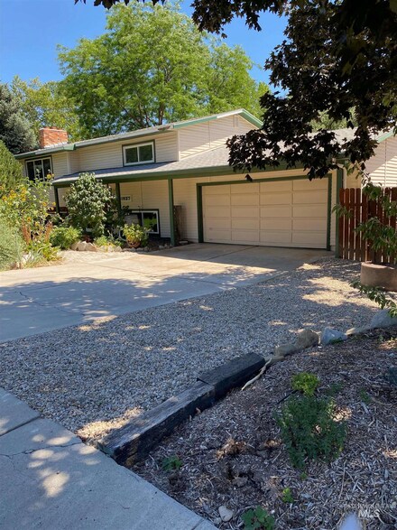 11927 W Florida Dr, Boise, ID 83709