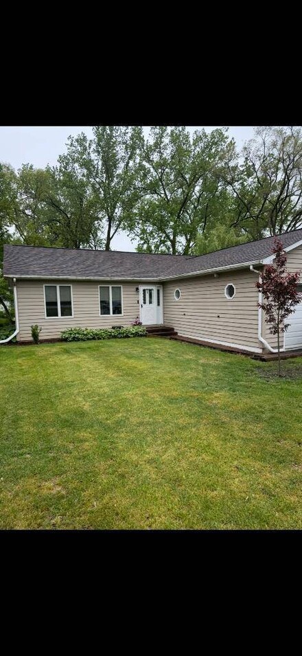 626 E Bonner Rd, Wauconda, IL 60084