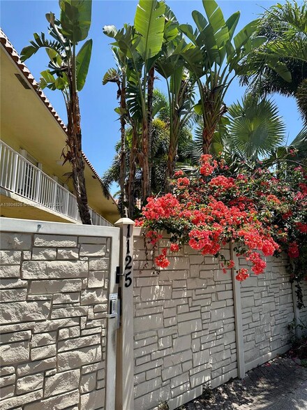 1125 NE 16th Place Unit 213, Fort Lauderdale, FL 33305