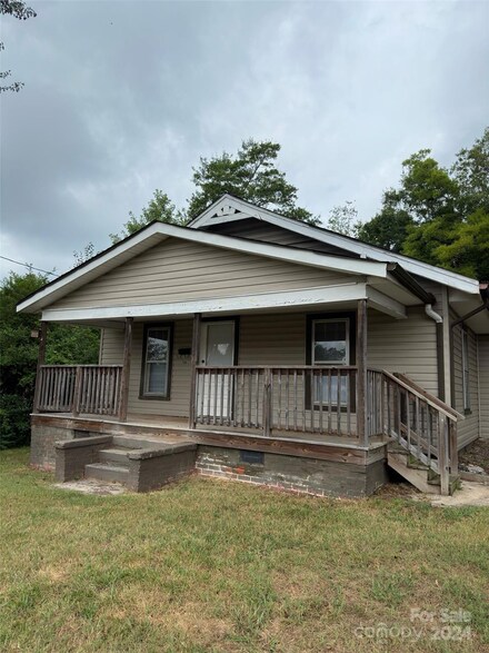 118 26th St SW, Hickory, NC 28602