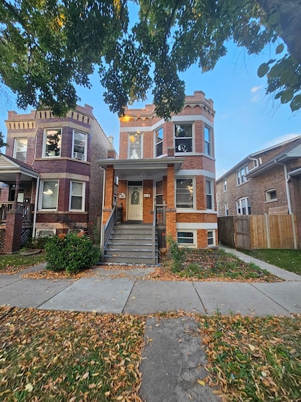 3925 N Saint Louis Ave, Chicago, IL 60618