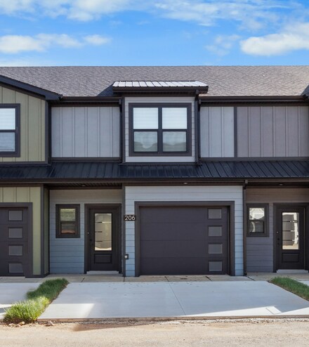 206 Jonathan Wade Pvt Cir, Clarksville, TN 37043