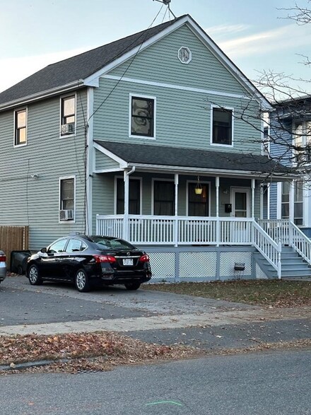 42 Thompson St, Springfield, MA 01109