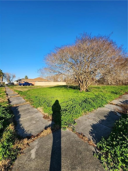 709 Ellen Dr, Chalmette, LA 70043