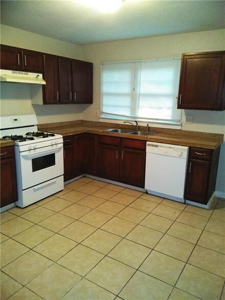 10602 Palmer Ave, Kansas City, MO 64134