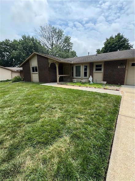 1323 W Johns Blvd, Raymore, MO 64083