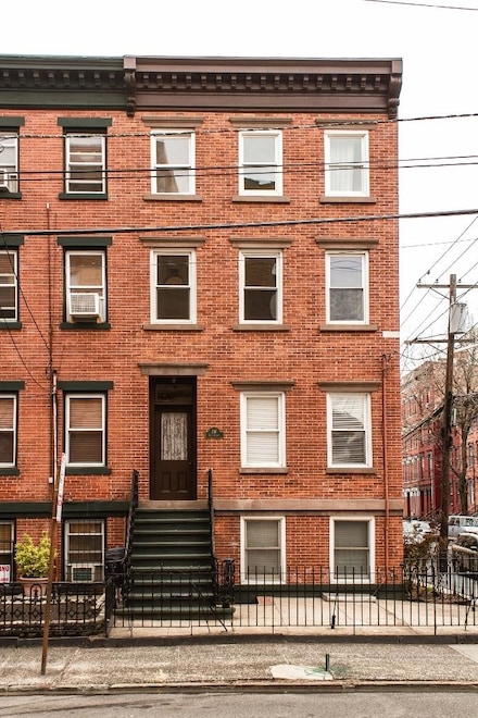 136 Erie St, Jersey City, NJ 07302