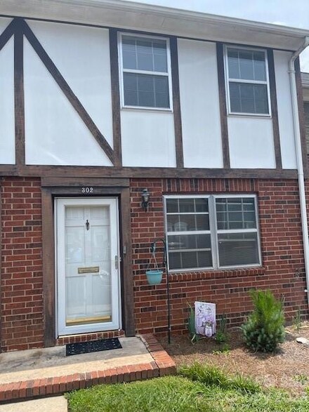 1300 Larchmont Place Unit 302, Salisbury, NC 28144