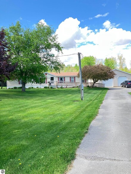 505 E Tyler Rd, Alma, MI 48801
