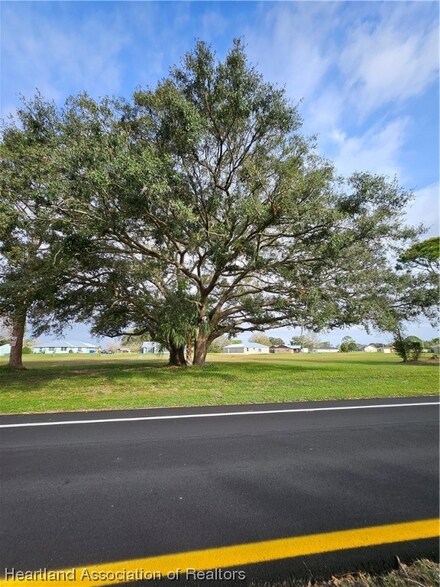 616 Spring Lake Blvd, Sebring, FL 33876