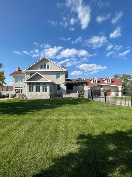 114 S 9th St, Newman Grove, NE 68758