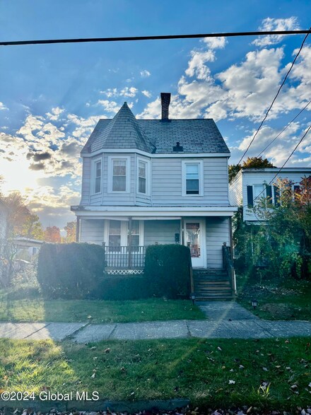 113 S 3rd Ave, Mechanicville, NY 12118