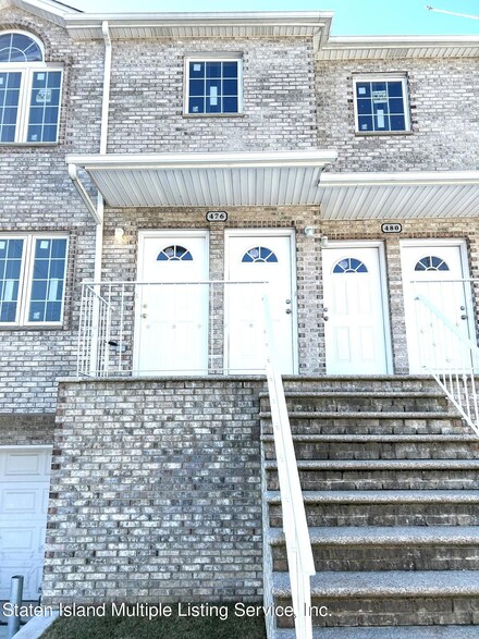 476 Thornycroft Ave, Staten Island, NY 10312