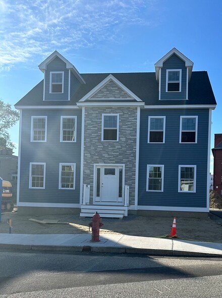 94 Bunker Hill Ave, Lowell, MA 01850