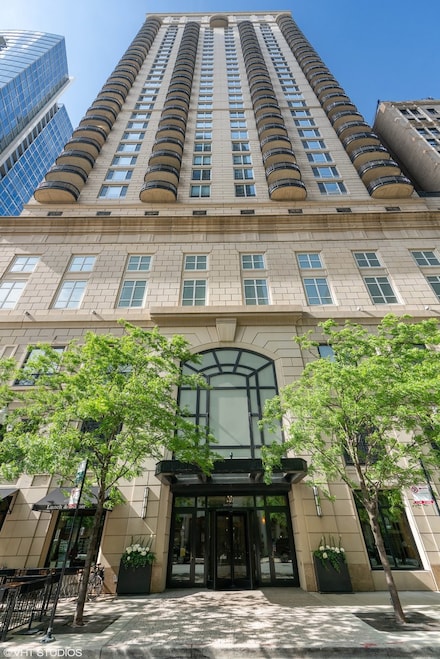 10 E Delaware Place Unit 32E, Chicago, IL 60611