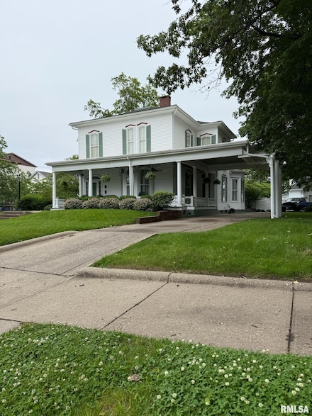 305 W Main St, Carmi, IL 62821