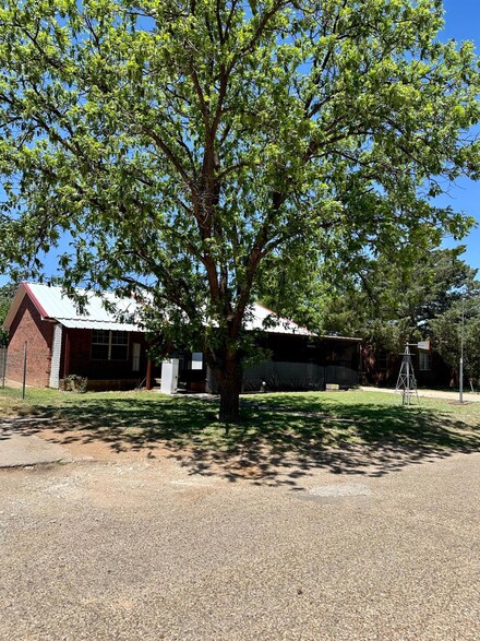 504 Boesen St, Sudan, TX 79371