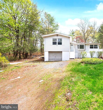 108 Branchwood Trail, Dingmans Ferry, PA 18328