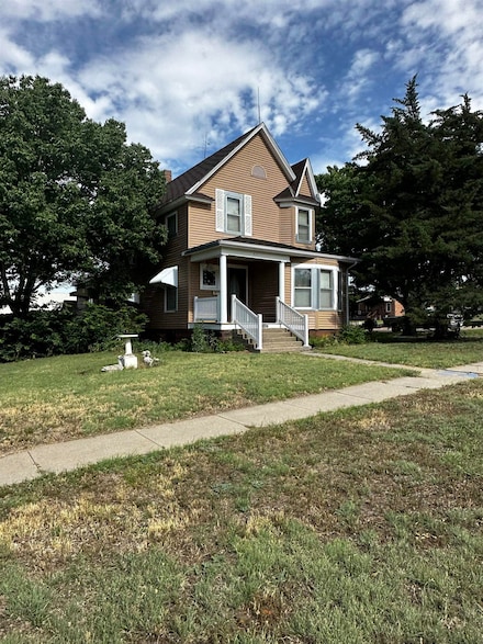 421 N Cedar St, Stockton, KS 67669
