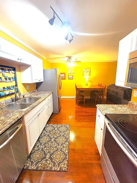 1304 W Medicine Lake Dr Unit 120, Minneapolis, MN 55441