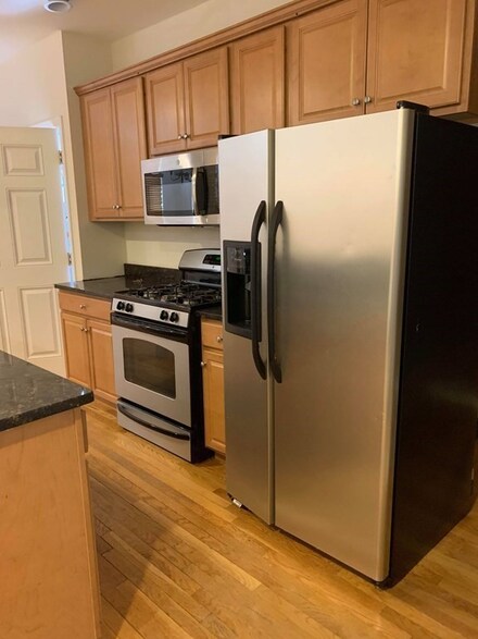 14 Homer St Unit 1, Brookline, MA 02445