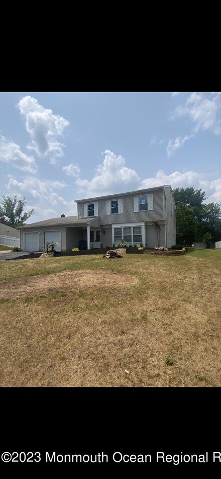 264 Betsy Ross Dr, Freehold, NJ 07728