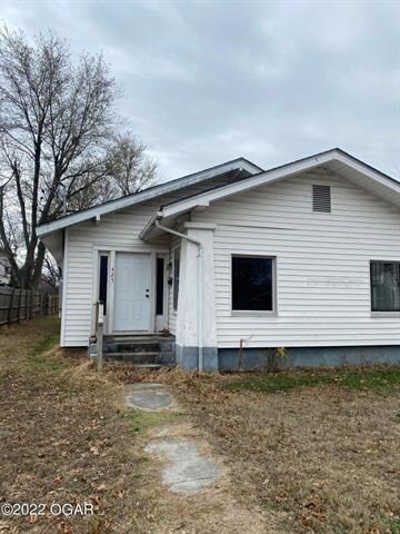 427 E 15th St, Baxter Springs, KS 66713