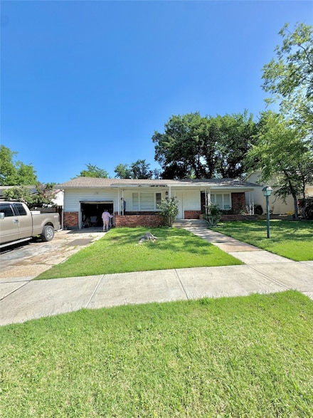 5521 Hightower St, Fort Worth, TX 76112