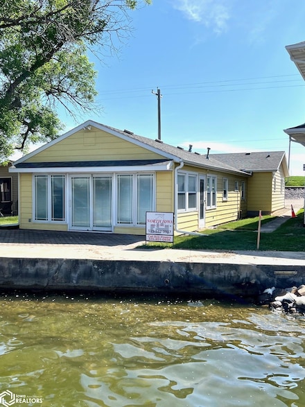 1881 Cornelia Dr, Clarion, IA 50525