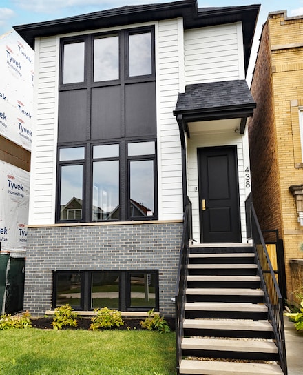 2438 W Berteau Ave, Chicago, IL 60618