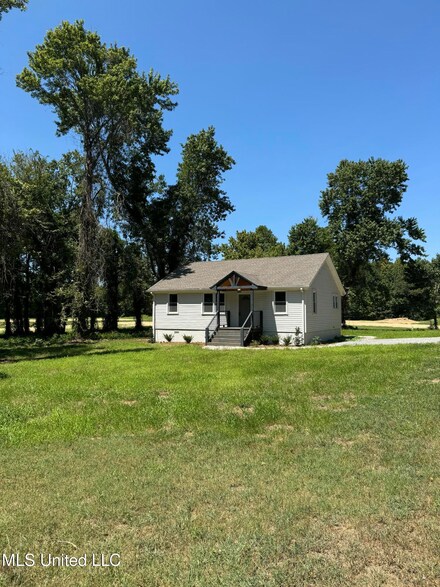 6980 Holly Springs Rd, Hernando, MS 38632