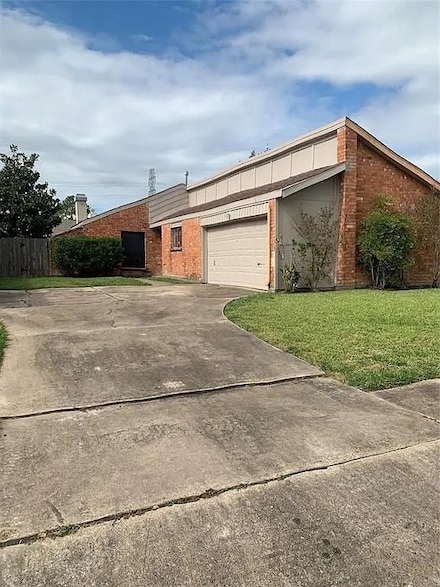 6826 Songbrook Dr, Houston, TX 77083