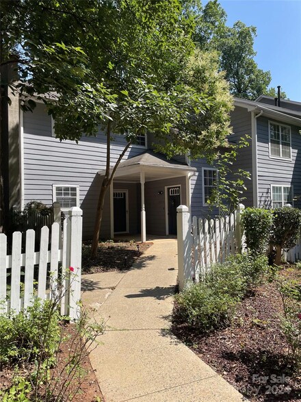 6008 Winged Elm Ct, Charlotte, NC 28212