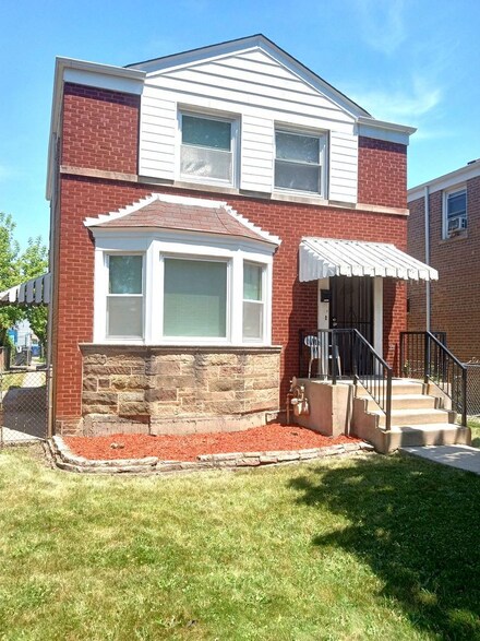 5050 W Gladys Ave, Chicago, IL 60644