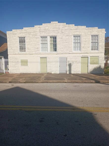2824 Church St, Galveston, TX 77550