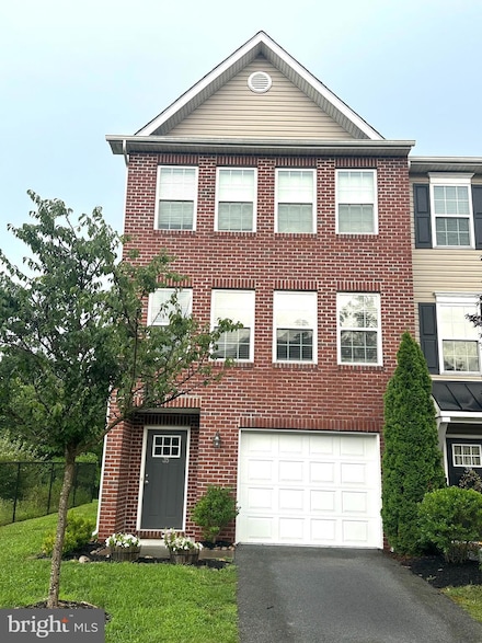 35 Savage Ct, Falling Waters, WV 25419