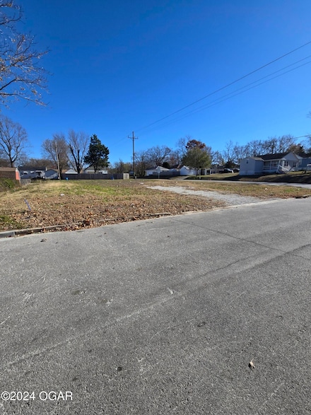 2009 E 4th St, Joplin, MO 64801