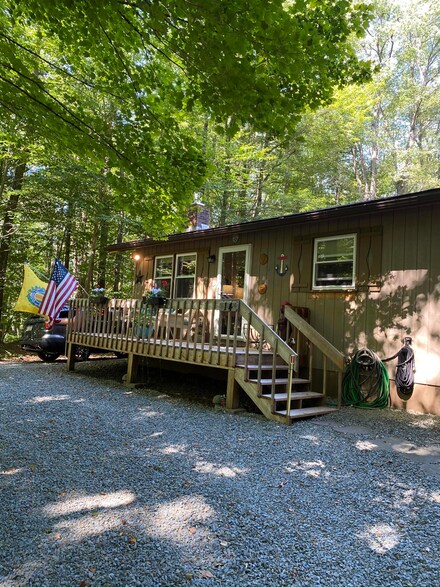 14 N River St, Etters, PA 17319