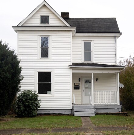 1113 9th St, Moundsville, WV 26041