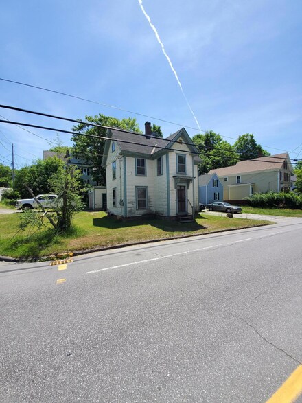 47 Windsor St, Randolph, ME 04346