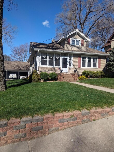 1126 Military Ave, Council Bluffs, IA 51503