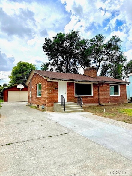 576 Sonny St, Blackfoot, ID 83221