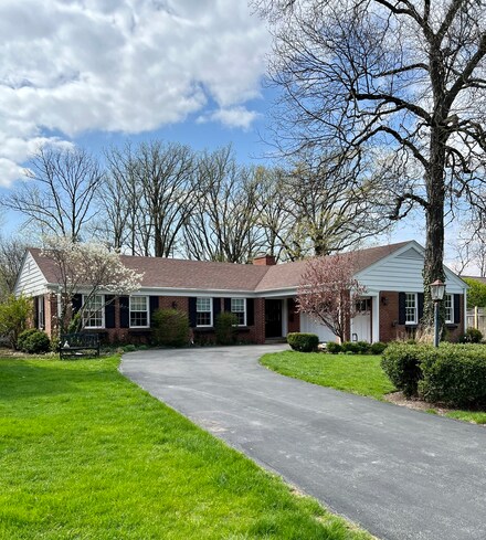 344 Jeffery Ln, Northfield, IL 60093