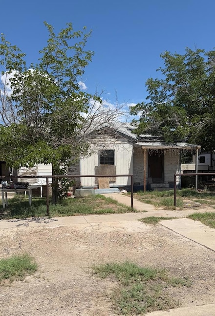 2404 Country Club Dr, Pecos, TX 79772