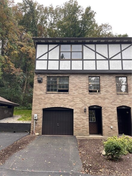 101 Newton Square, Coraopolis, PA 15108