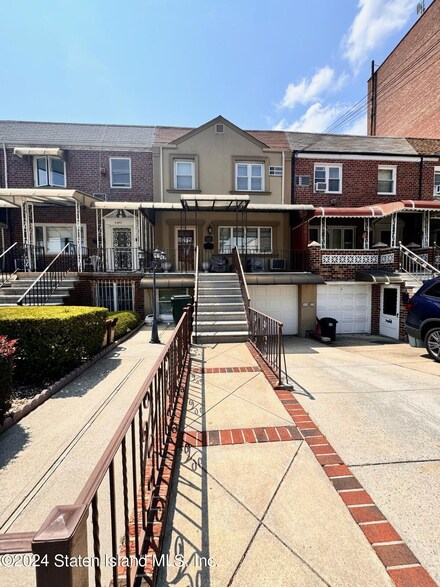 2480 W 1st St, Brooklyn, NY 11223